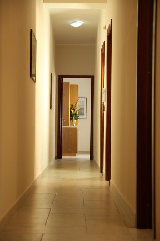 Casa A Riba U Mari Lägenhet Riposto Rum bild